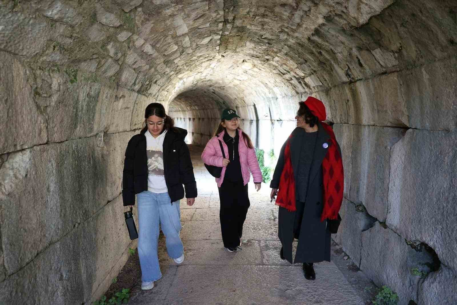 Didim Çocuk Meclisi’nden Miletos’ta matematik yolculuğu
