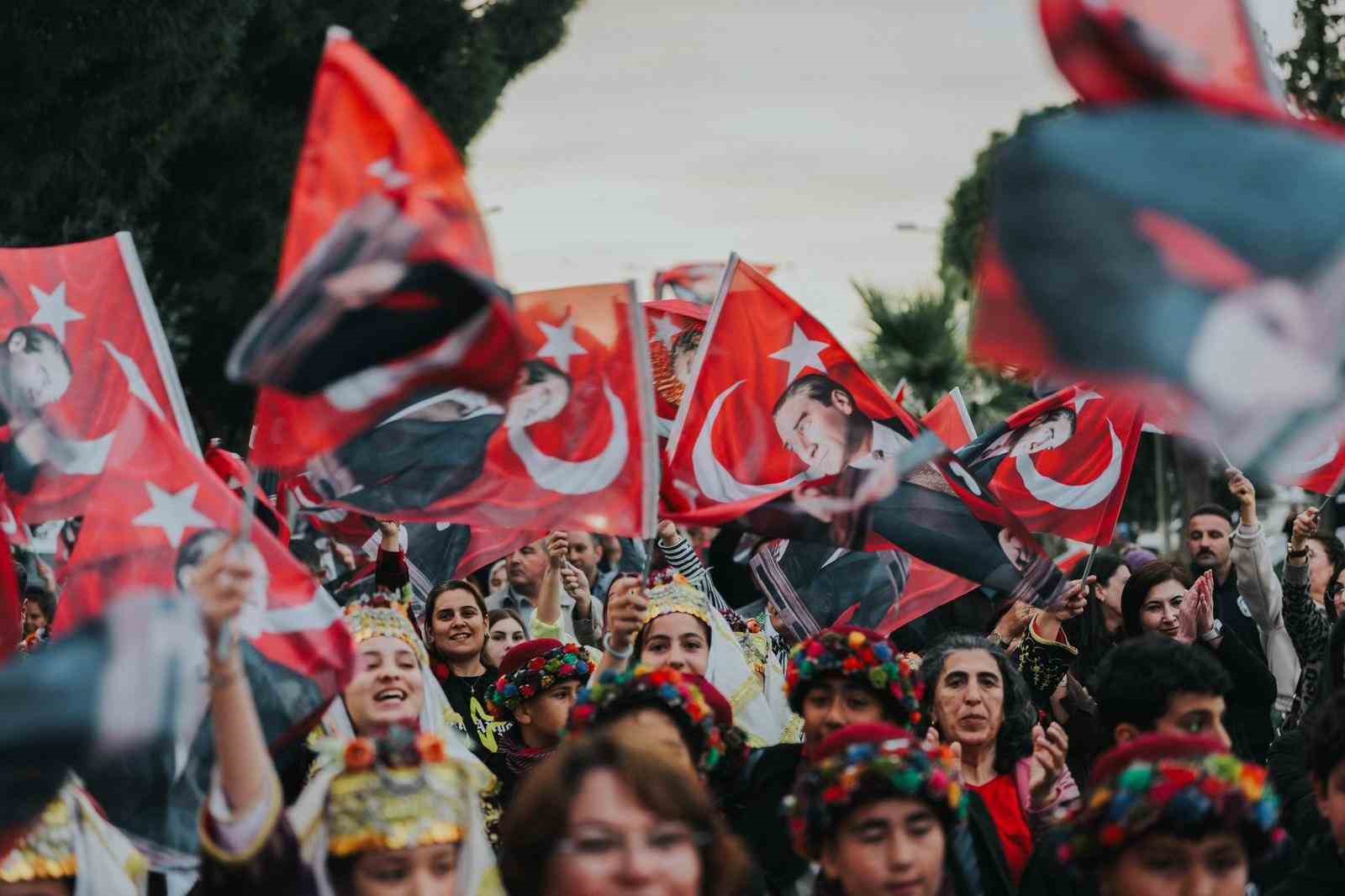 Didim’de bayram coşkusu sokaklara taştı
