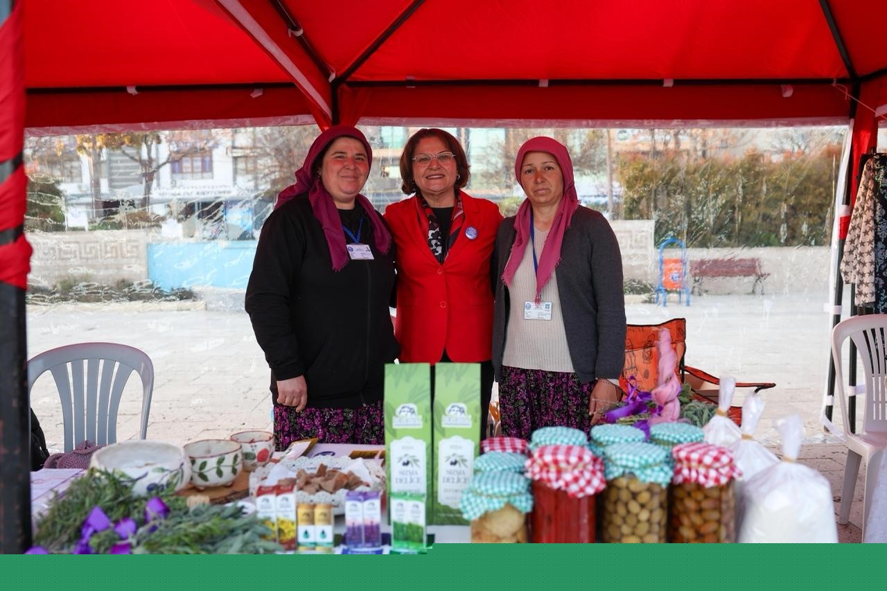 Didim’de Emekçi Kadınlar Pazarı kent meydanında açıldı
