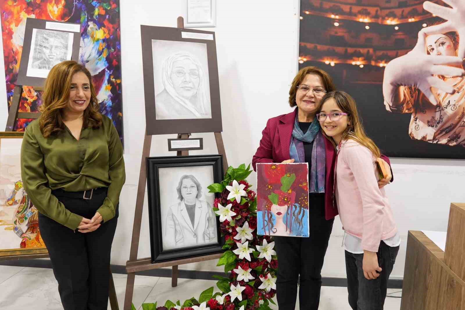 Didim’de ‘Kadın Kadına Özgürlük’ oyunu sanatseverlerle buluştu
