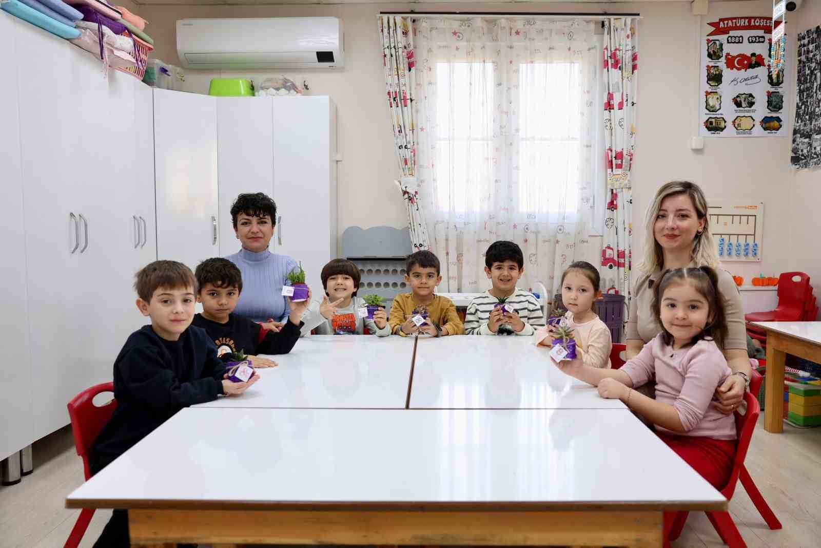 Didim’de miniklerden Kadınlar Günü’ne renkli dokunuş
