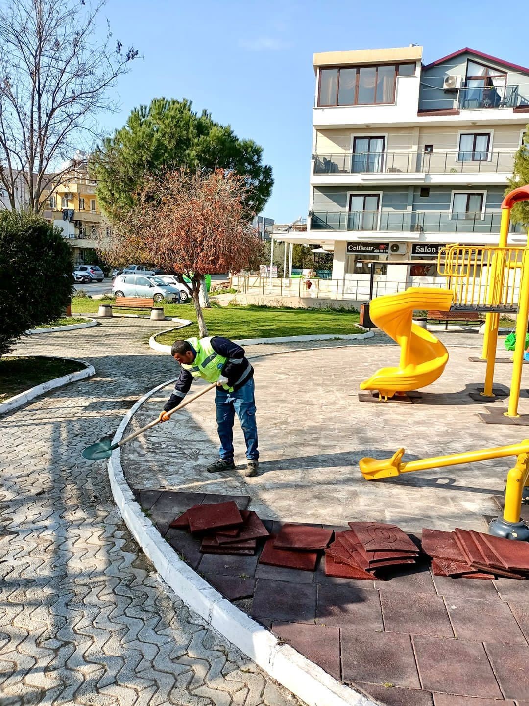 Didim’de parklar çocuklar için yenilendi
