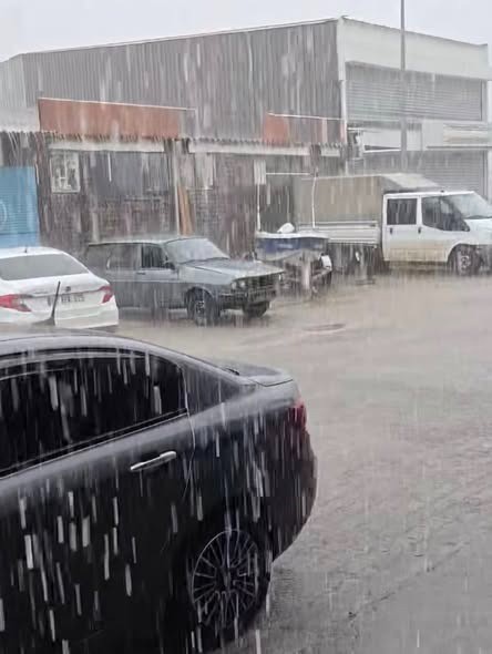 Didim’de sağanak yağış etkili oldu
