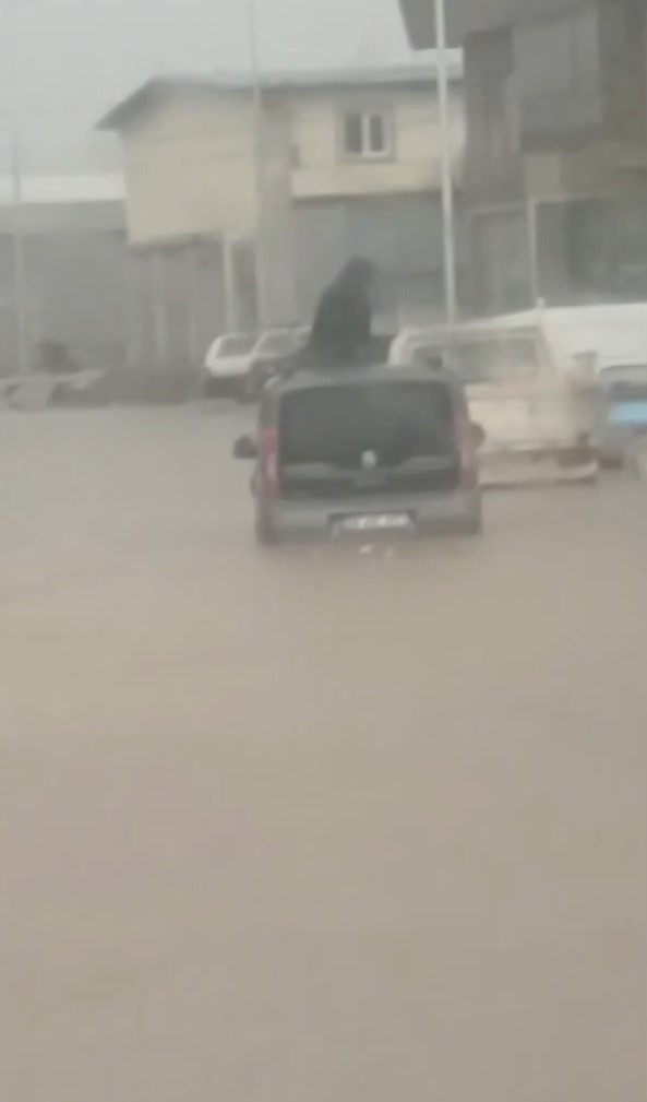 Didim’de sağanak yağış etkili oldu
