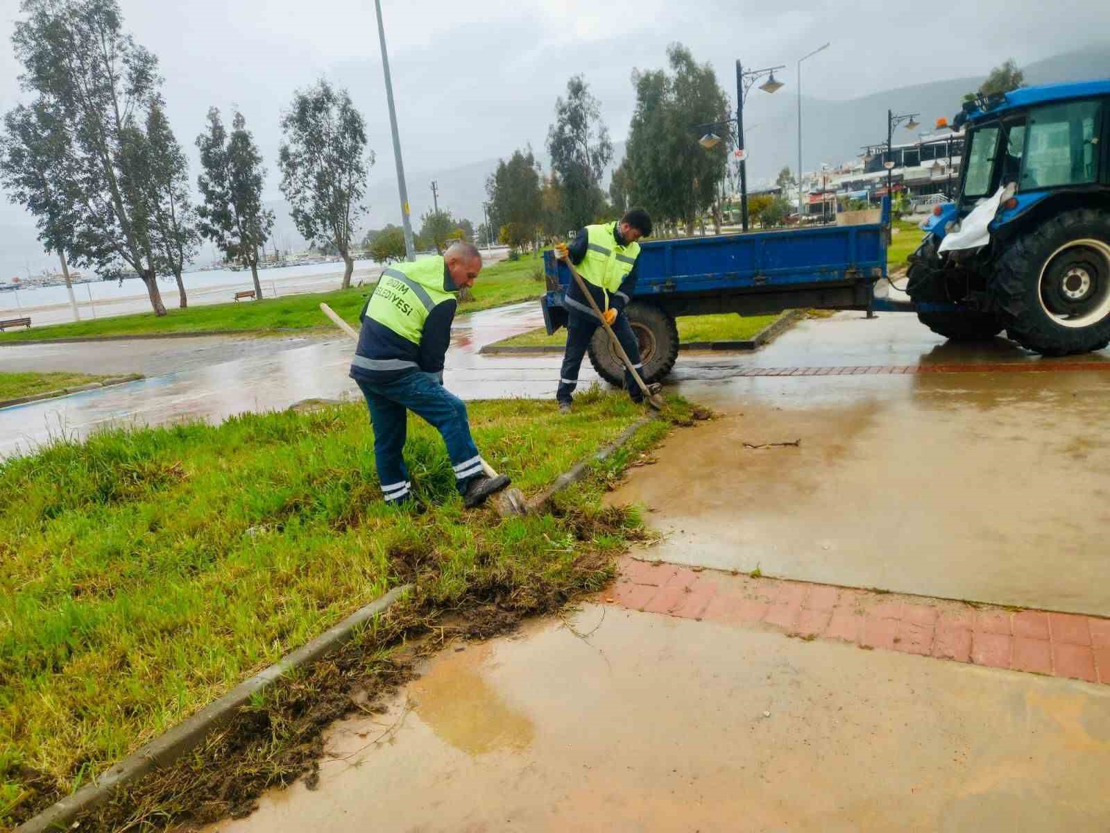 Didim’de temizlik ve düzenleme çalışmaları sürüyor
