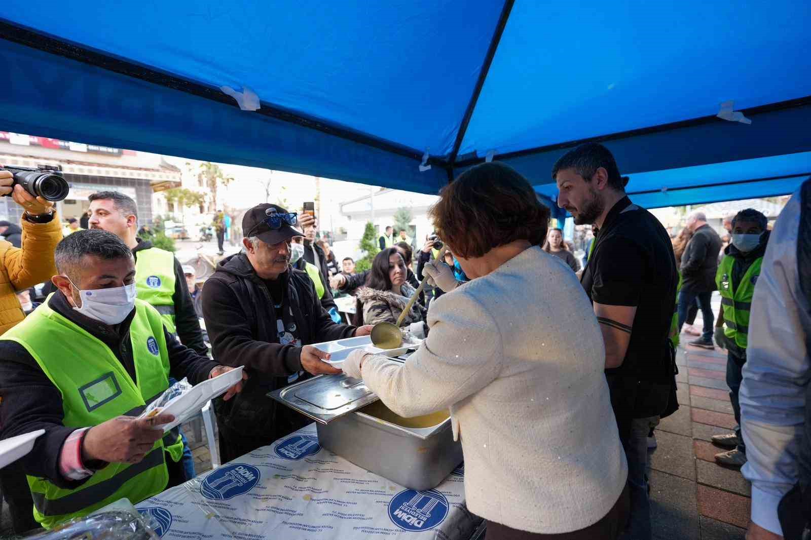 Didim’de vatandaşlar, Didim Belediyesi’nin iftar sofralarında bir araya geldi
