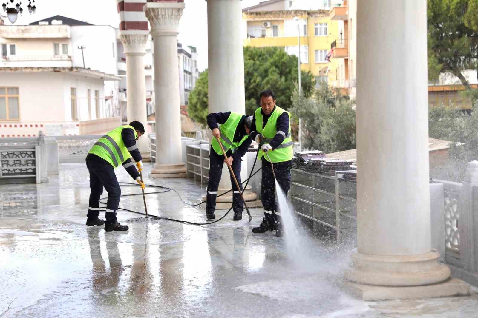 Didim’deki camilerde Ramazan ayı öncesi temizlik çalışmaları yoğunlaştırıldı
