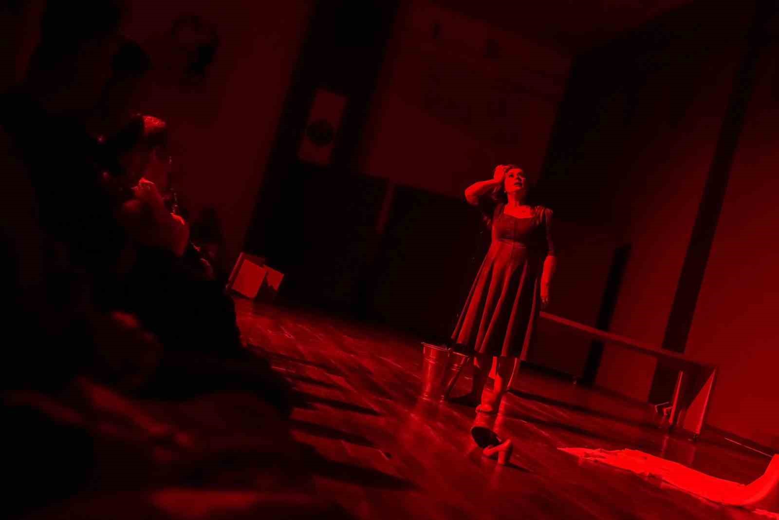 Didim’deki tiyatro oyununa ilgi yoğun oldu
