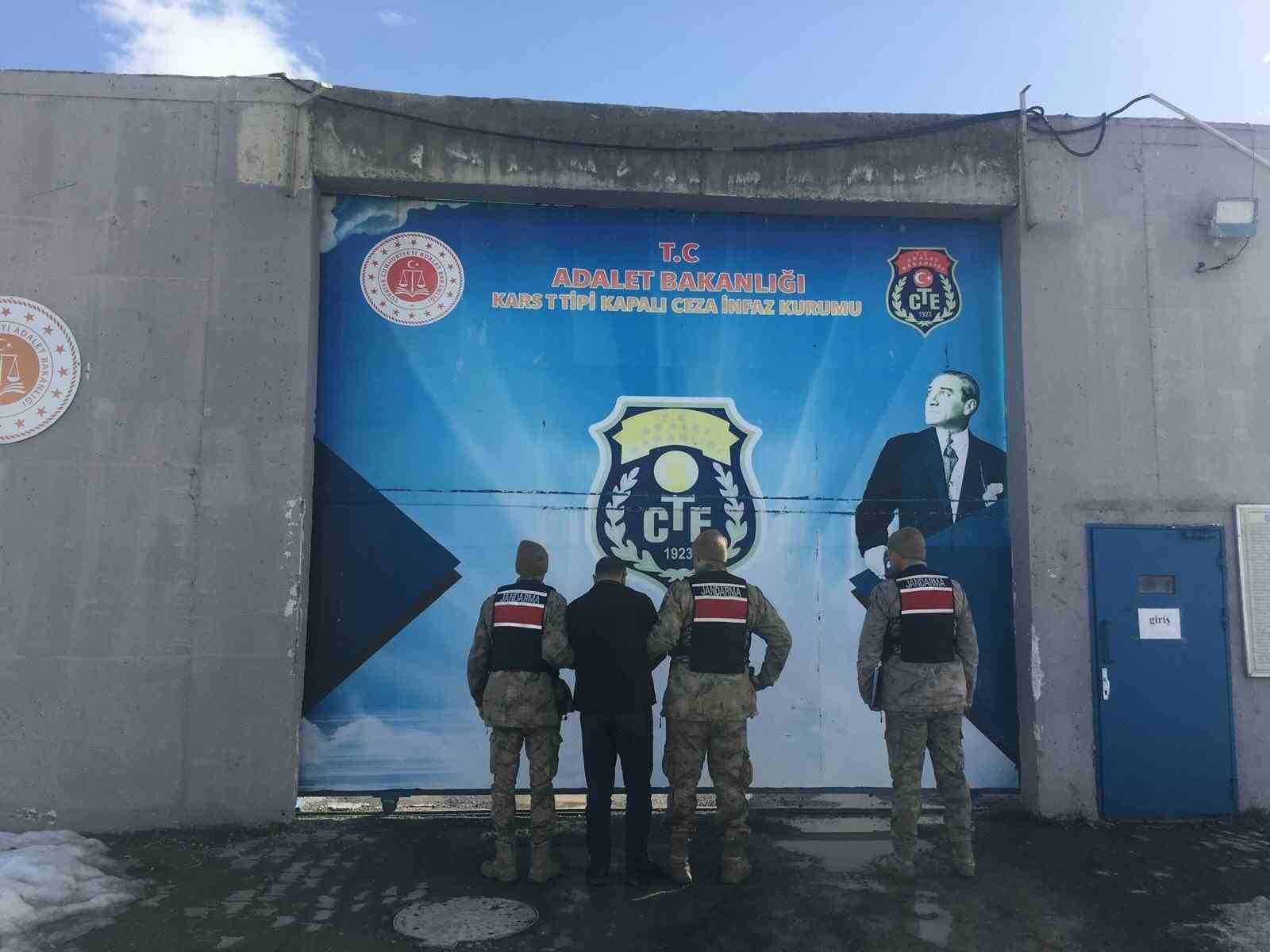 Digor’da 38 yıl hapis cezası bulunan 1 kişi yakalandı
Digor’da 38 yıl hapis cezası bulunan 1 kişi yakalandı