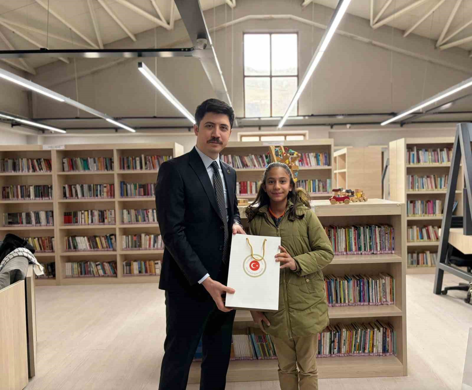 Digor’da Kütüphane Haftası coşkusu: En çok okuyan öğrenciler ödüllendirildi
