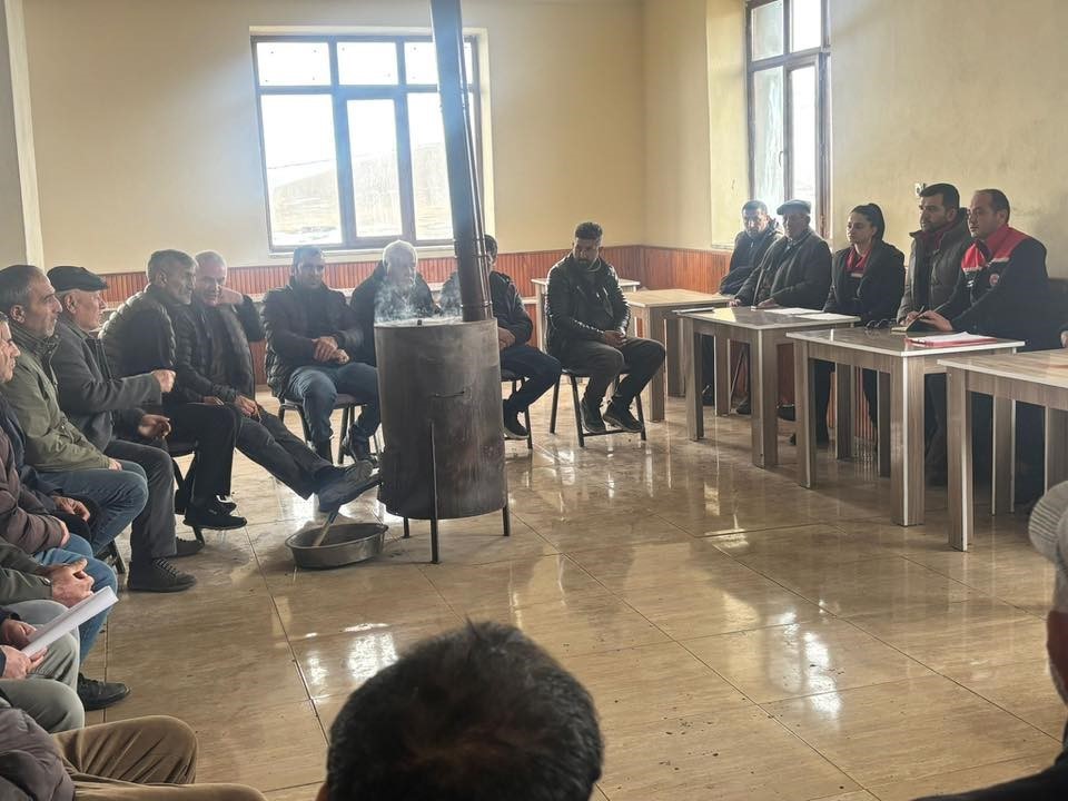 Digor’da üreticilere destek bilgilendirme toplantısı
Digor’da üreticilere destek bilgilendirme toplantısı