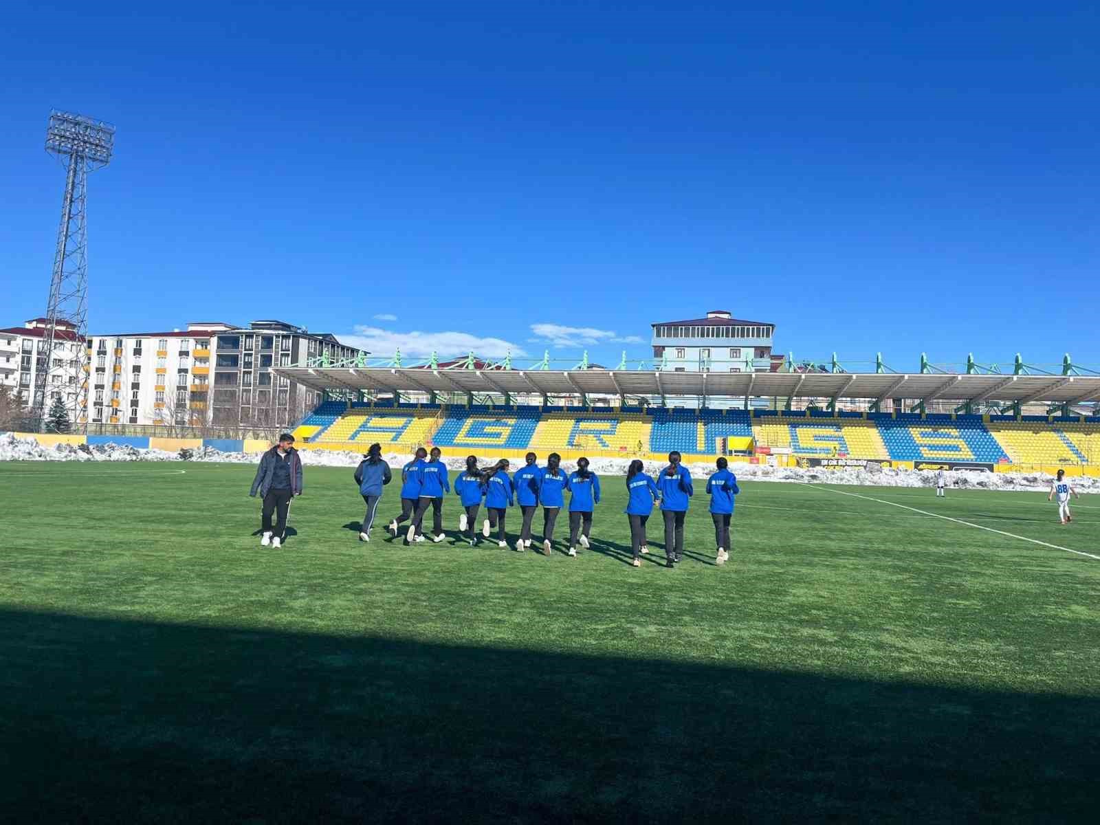 Digorlu kızlar Türkiye yarı finallerinde Kars’ı temsil edecek
