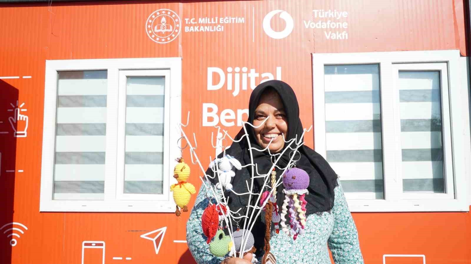 "Dijital Benim İşim" projesiyle 61 binden fazla kadın kursiyere ulaşıldı
"Dijital Benim İşim" projesiyle 61 binden fazla kadın kursiyere ulaşıldı