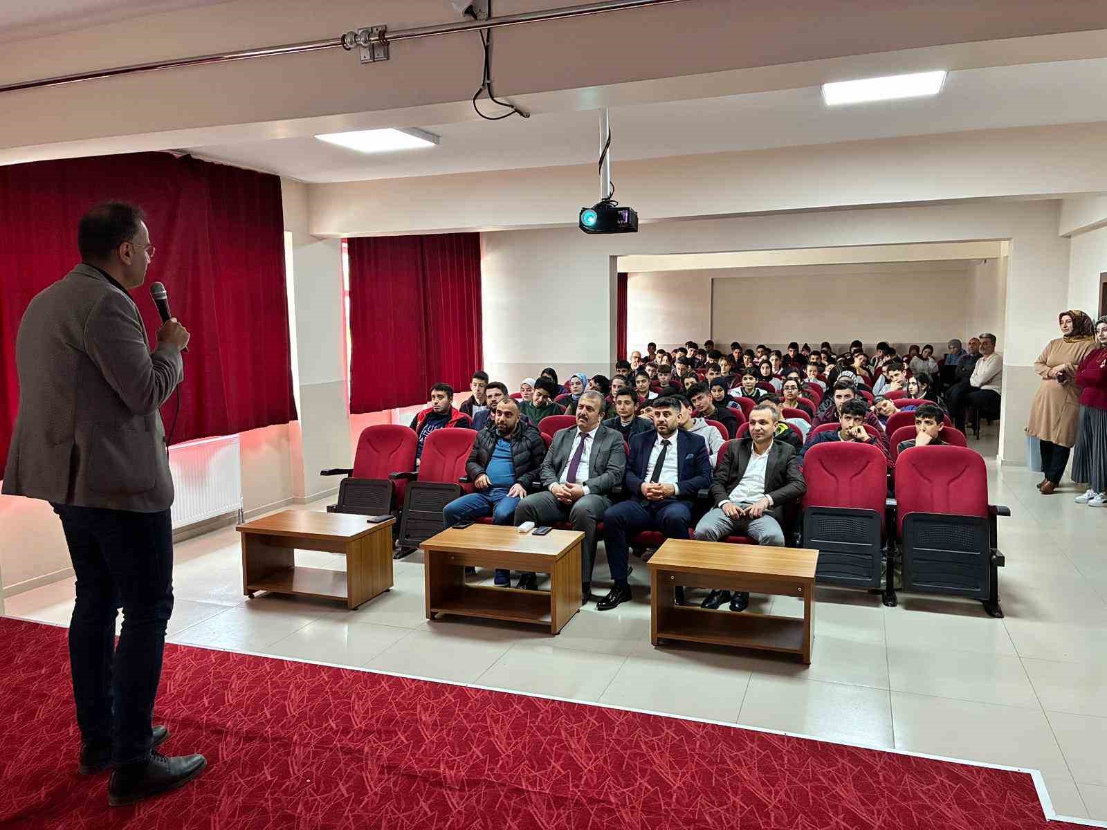 Dijital çağın yeni tehdidi "siberkondri" masaya yatırıldı
