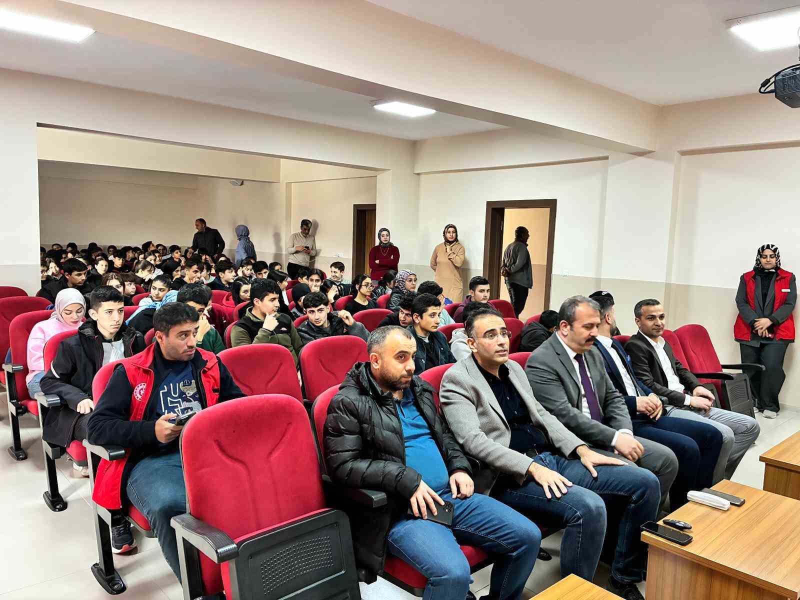 Dijital çağın yeni tehdidi "siberkondri" masaya yatırıldı
