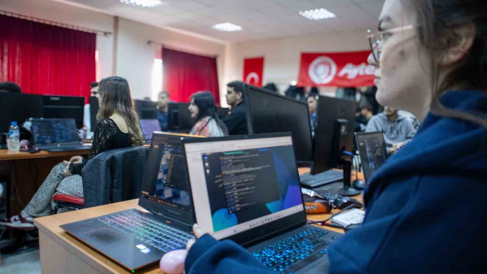 Dijital dünyanın savunucuları Serhat’ta yetişiyor
Dijital dünyanın savunucuları Serhat’ta yetişiyor