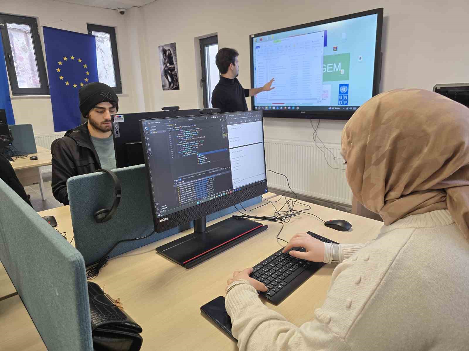 Dijital Gençlik Merkezi yazılım meraklılarına kapılarını açıyor
