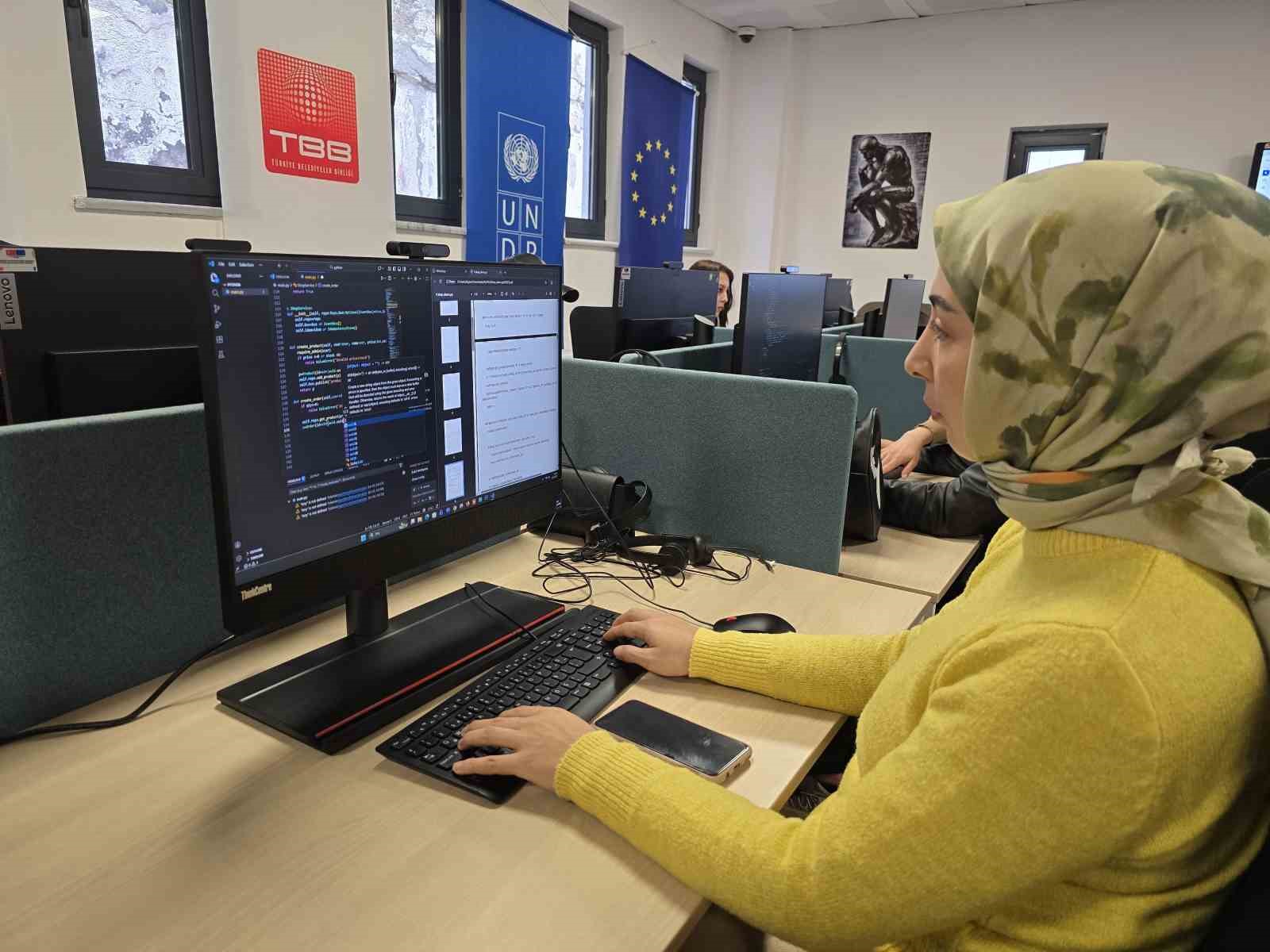 Dijital Gençlik Merkezi yazılım meraklılarına kapılarını açıyor
