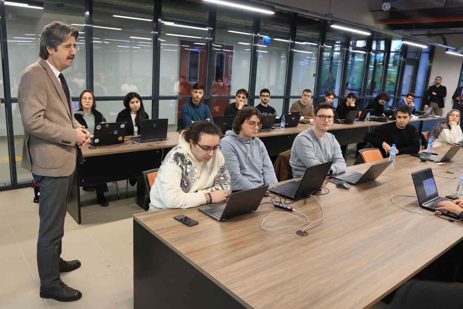 Dijital vatanın muhafızları Bursa’da yetişiyor
Dijital vatanın muhafızları Bursa’da yetişiyor