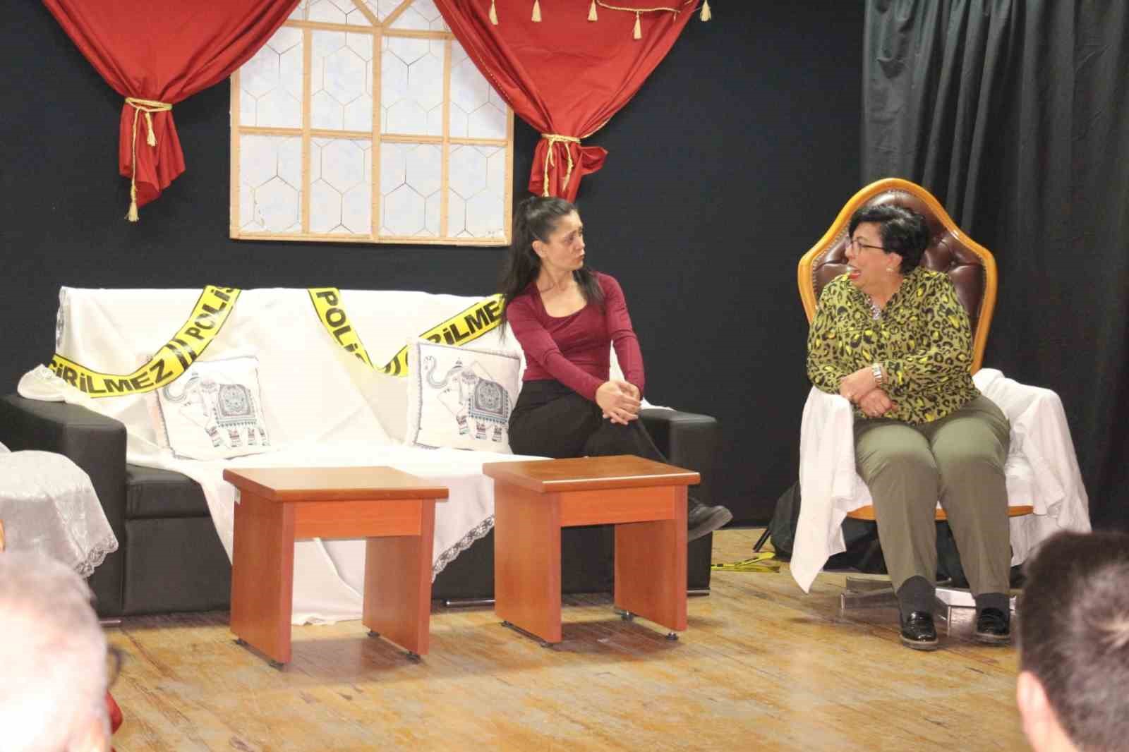 Dikili Umut Tiyatrosu, umut olmaya devam ediyor
