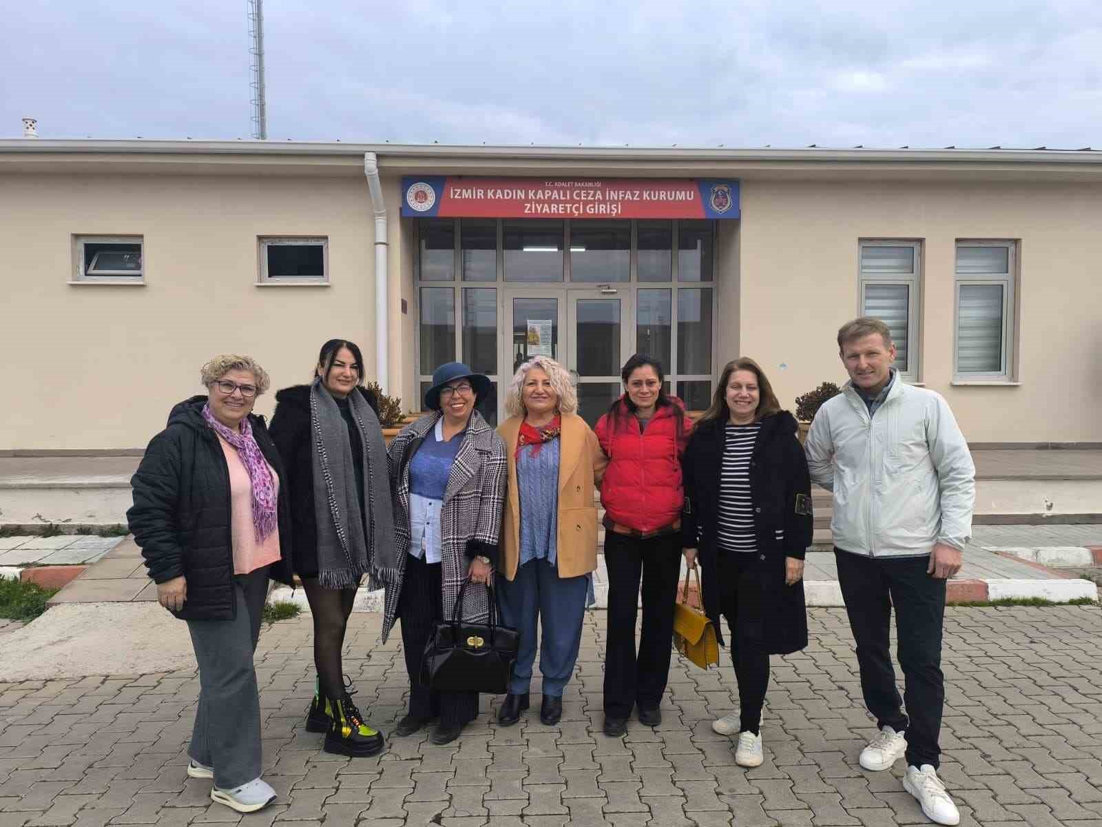 Dikili Umut Tiyatrosu, umut olmaya devam ediyor
