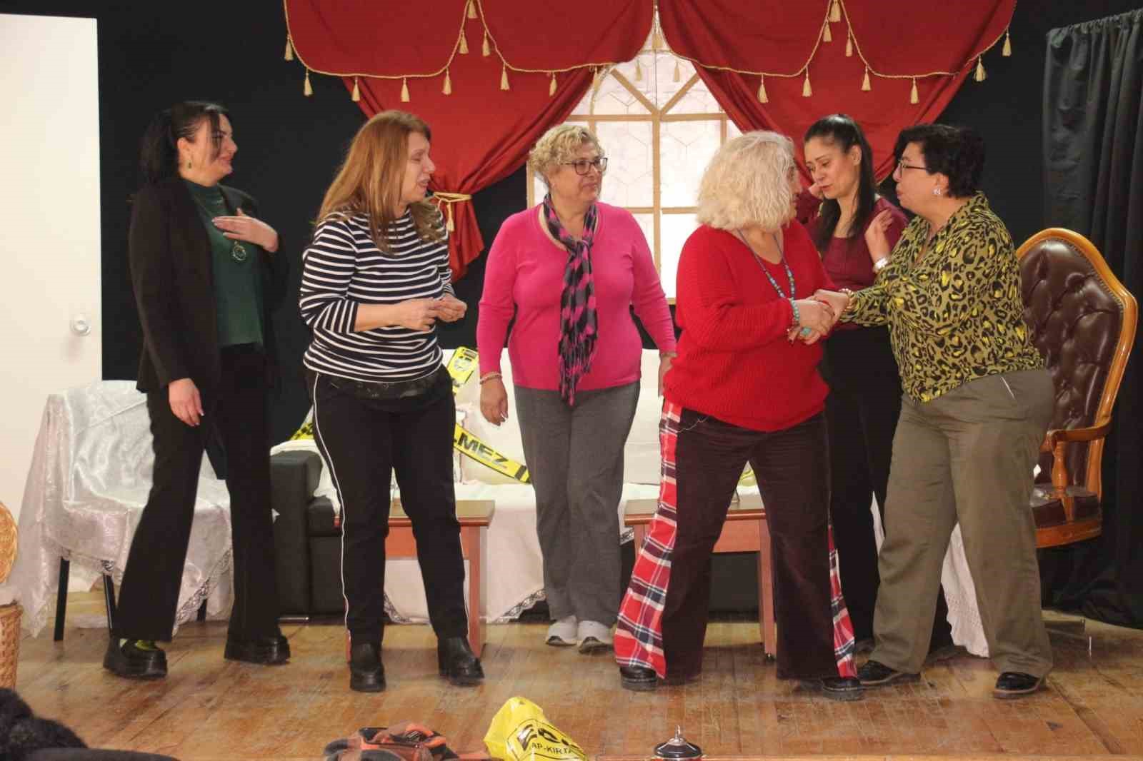 Dikili Umut Tiyatrosu, umut olmaya devam ediyor
