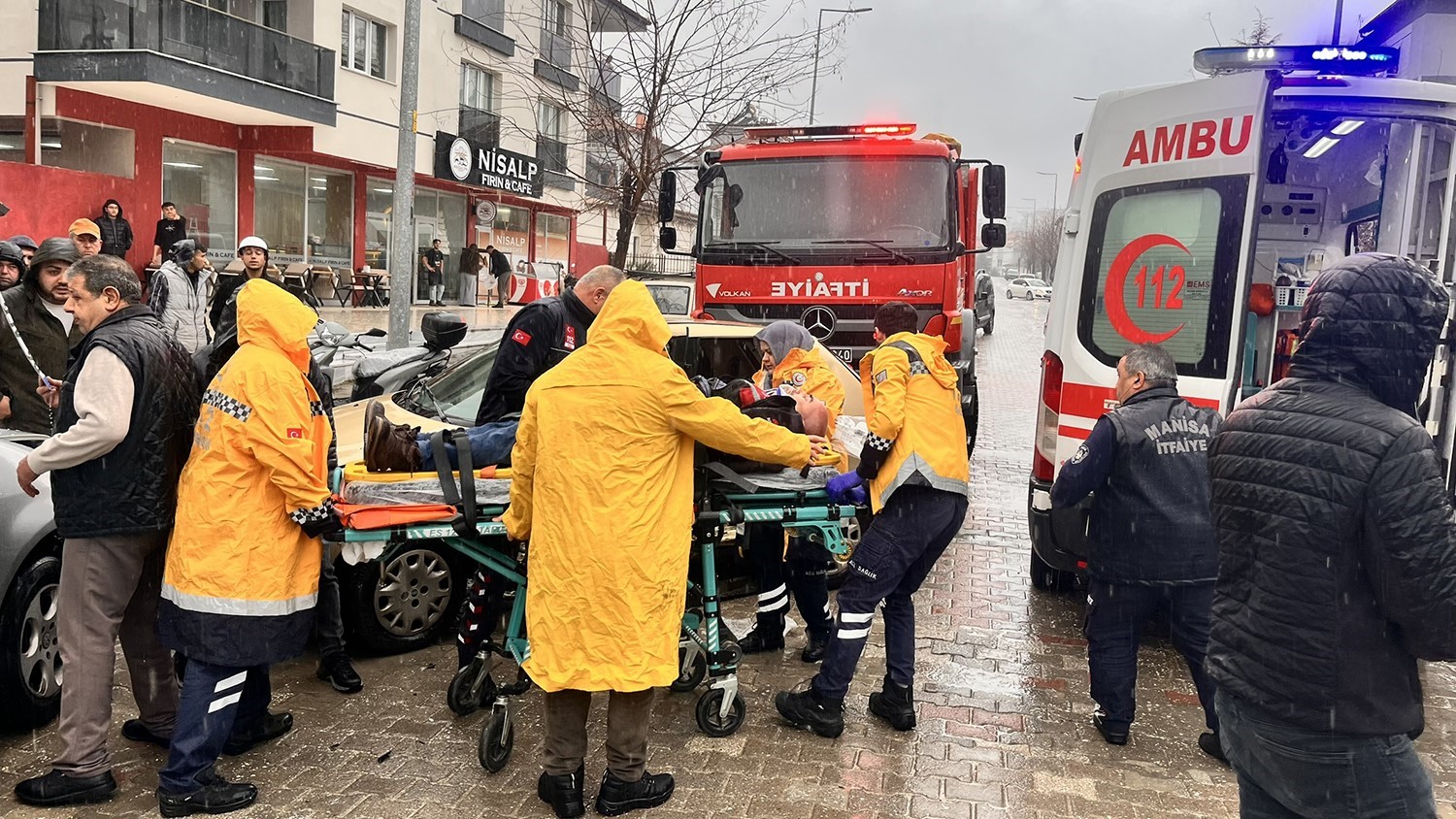 Dikkatsizlik kazayı beraberinde getirdi: 2 yaralı
