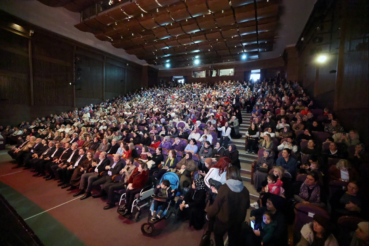 Dilek Cesur Küçükçekmeceli kadınlarla buluştu
