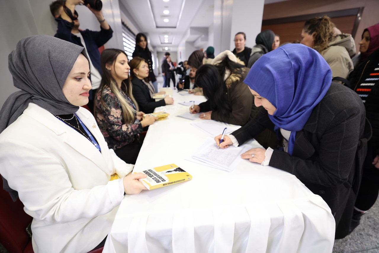 Dilek Cesur Küçükçekmeceli kadınlarla buluştu
