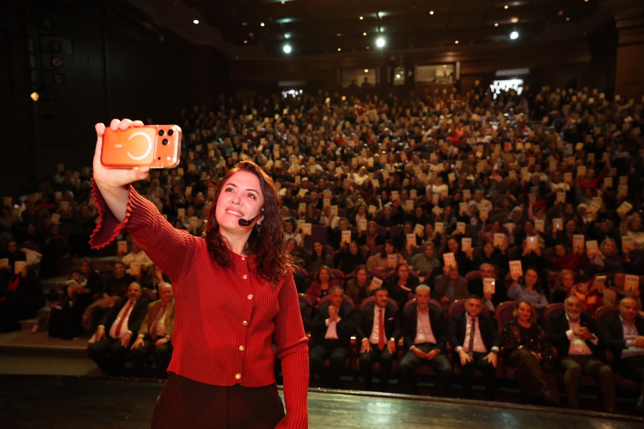 Dilek Cesur Küçükçekmeceli kadınlarla buluştu
