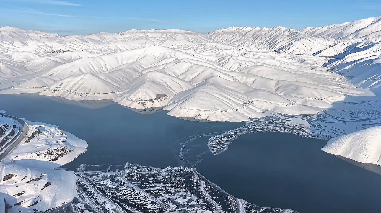 Dilimli Barajı buzla kaplandı
