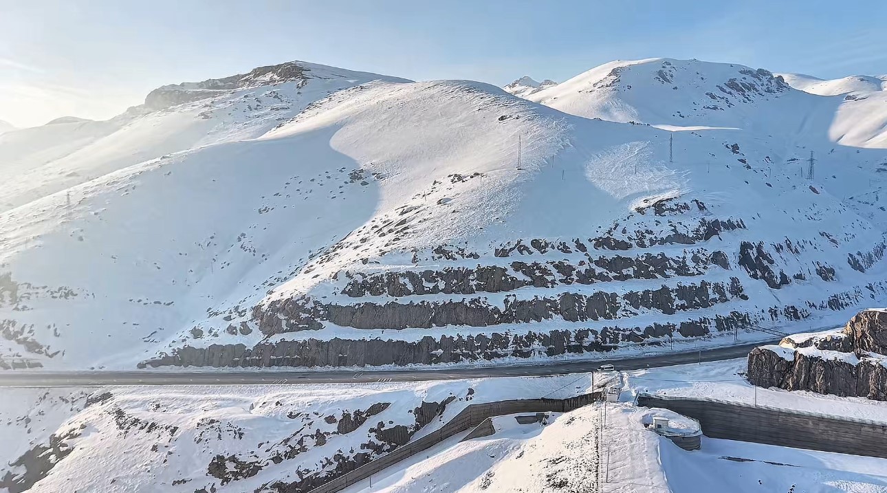 Dilimli Barajı buzla kaplandı
