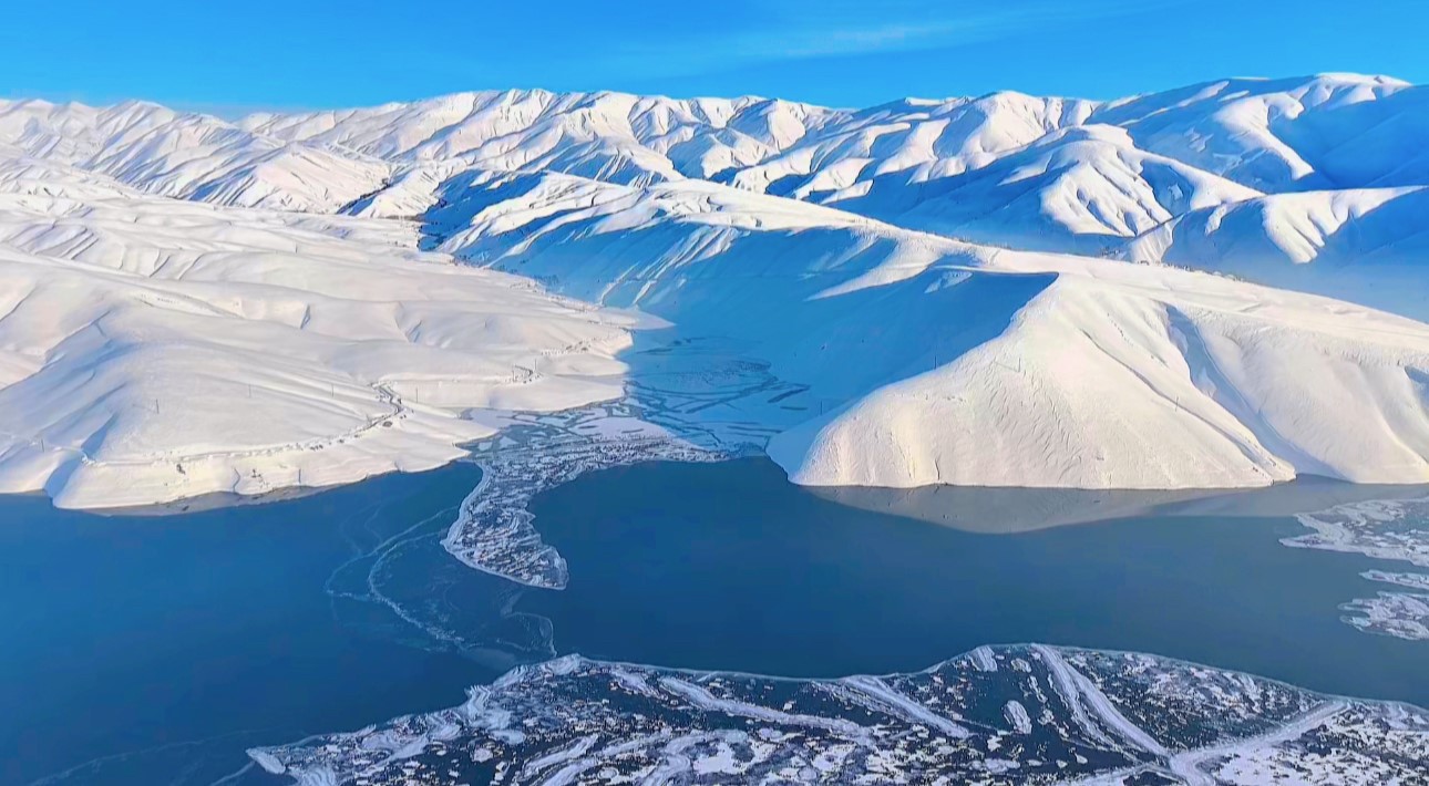 Dilimli Barajı buzla kaplandı
