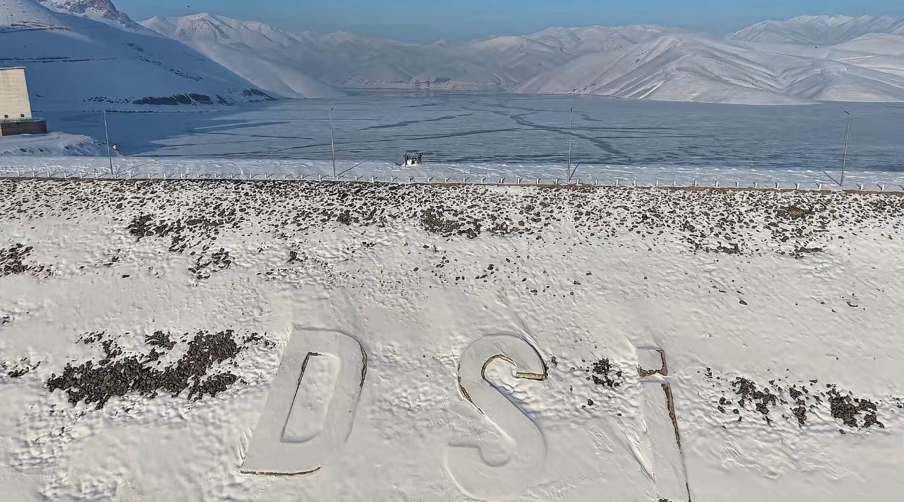 Dilimli Barajı buzla kaplandı
