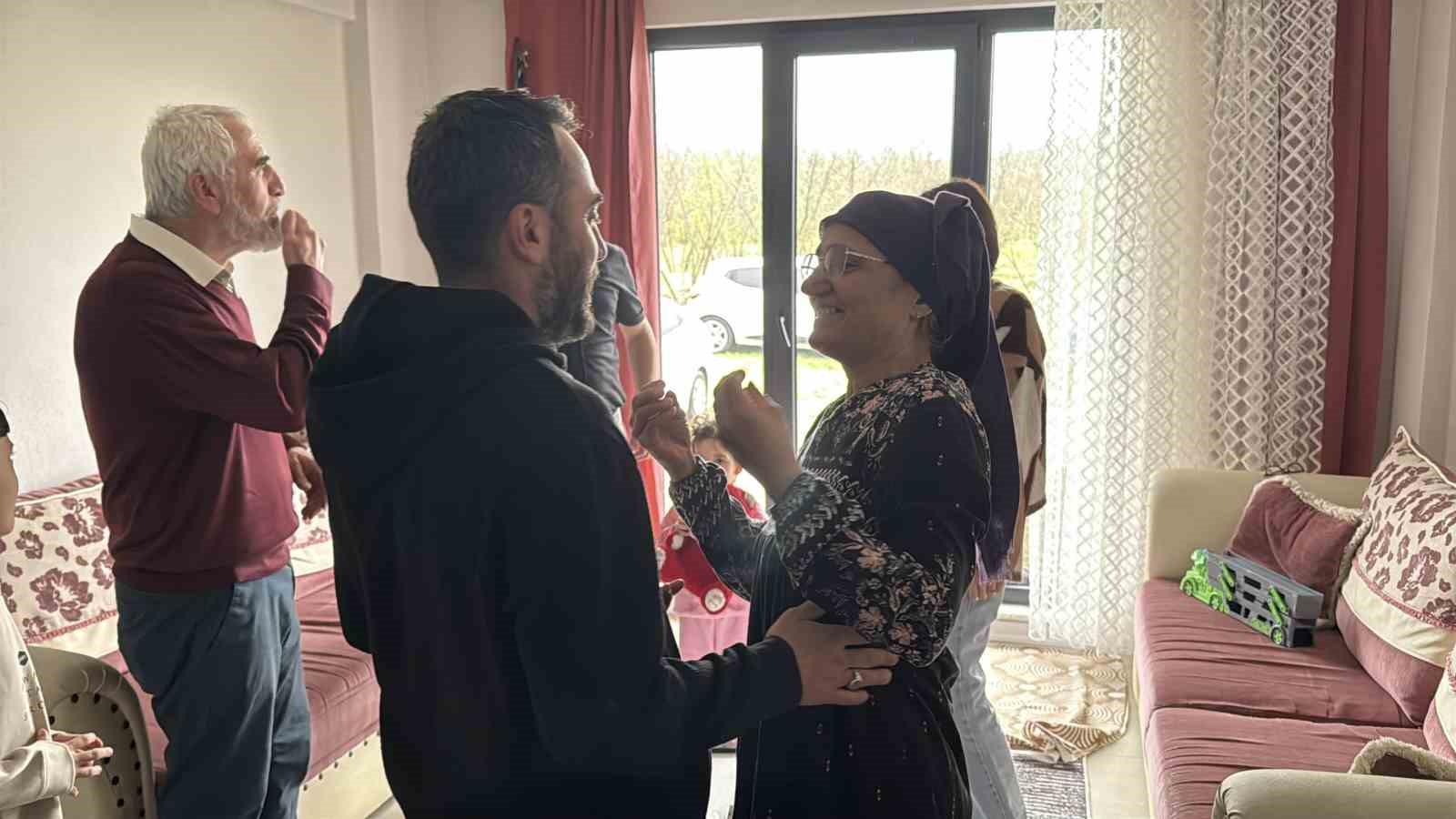 Diller sustu, sevgi konuştu: Bu bayram herkesi duygulandırdı
