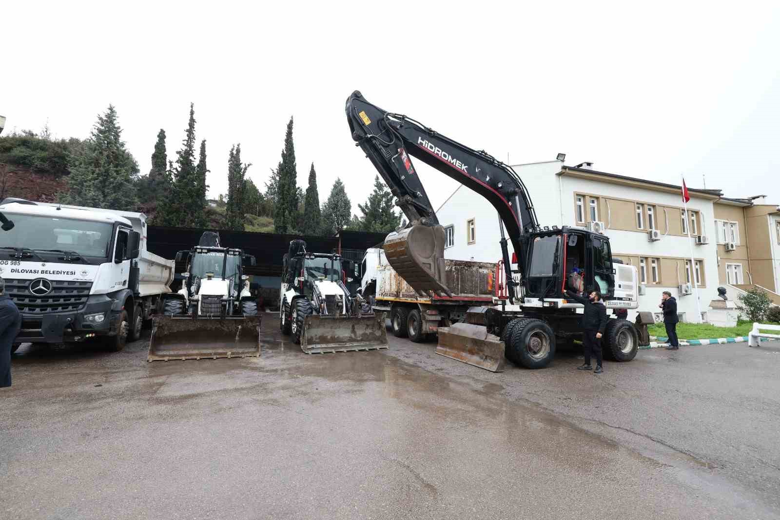 Dilovası Belediyesi karla mücadelede hazır kıta
