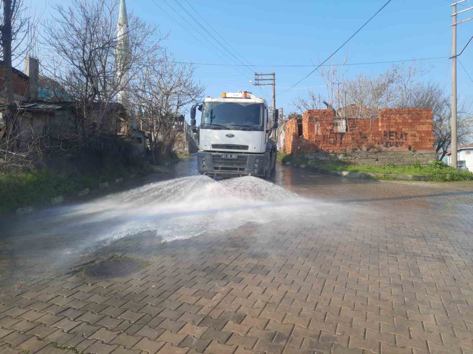 Dilovası’nda cadde ve pazar yerlerinde Ramazan ayı temizliği

