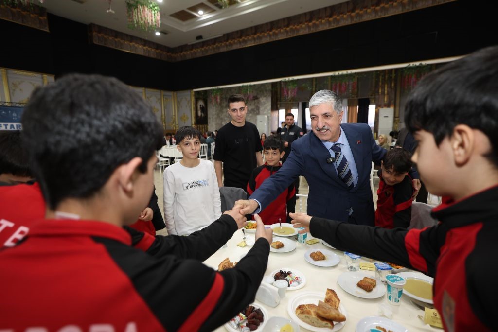 Dilovası’nda gençlik iftarı
