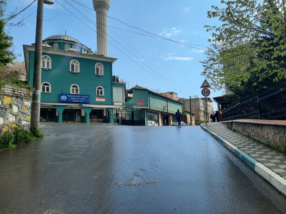 Dilovası’nda sokaklar sabunlu suyla yıkandı
