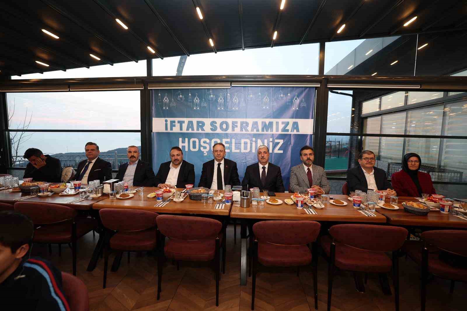Dilovası’nda yetim ve öksüz aileleri için iftar programı düzenlendi
Dilovası’nda yetim ve öksüz aileleri için iftar programı düzenlendi