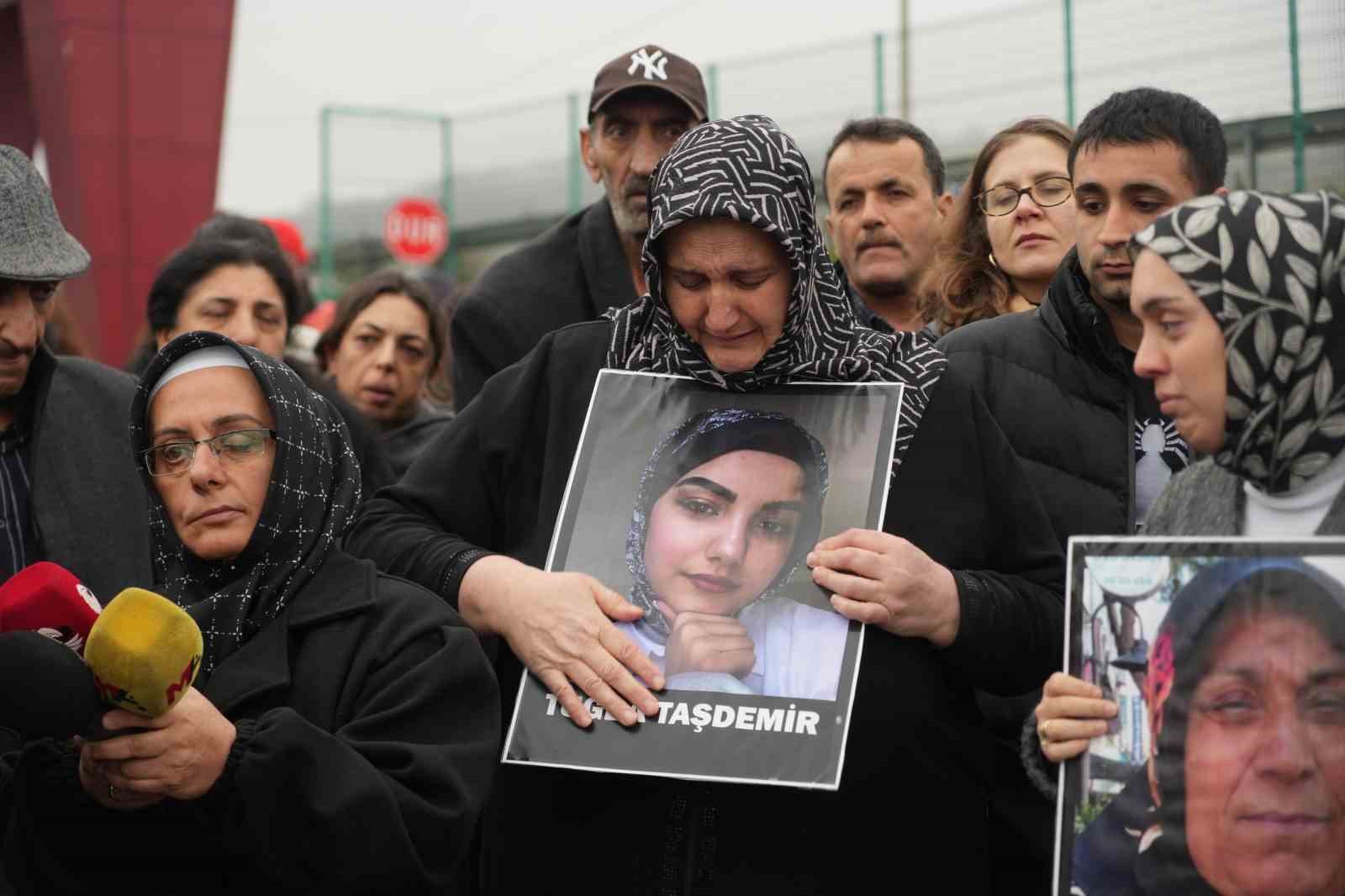 Dilovası’ndaki yangın davasında annenin sözleriyle salon buz kesti
Dilovası’ndaki yangın davasında annenin sözleriyle salon buz kesti