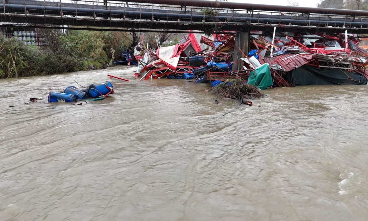 Dimçayı taştı, işletmeler su altında kaldı hasarın boyutu dronla görüntülendi
