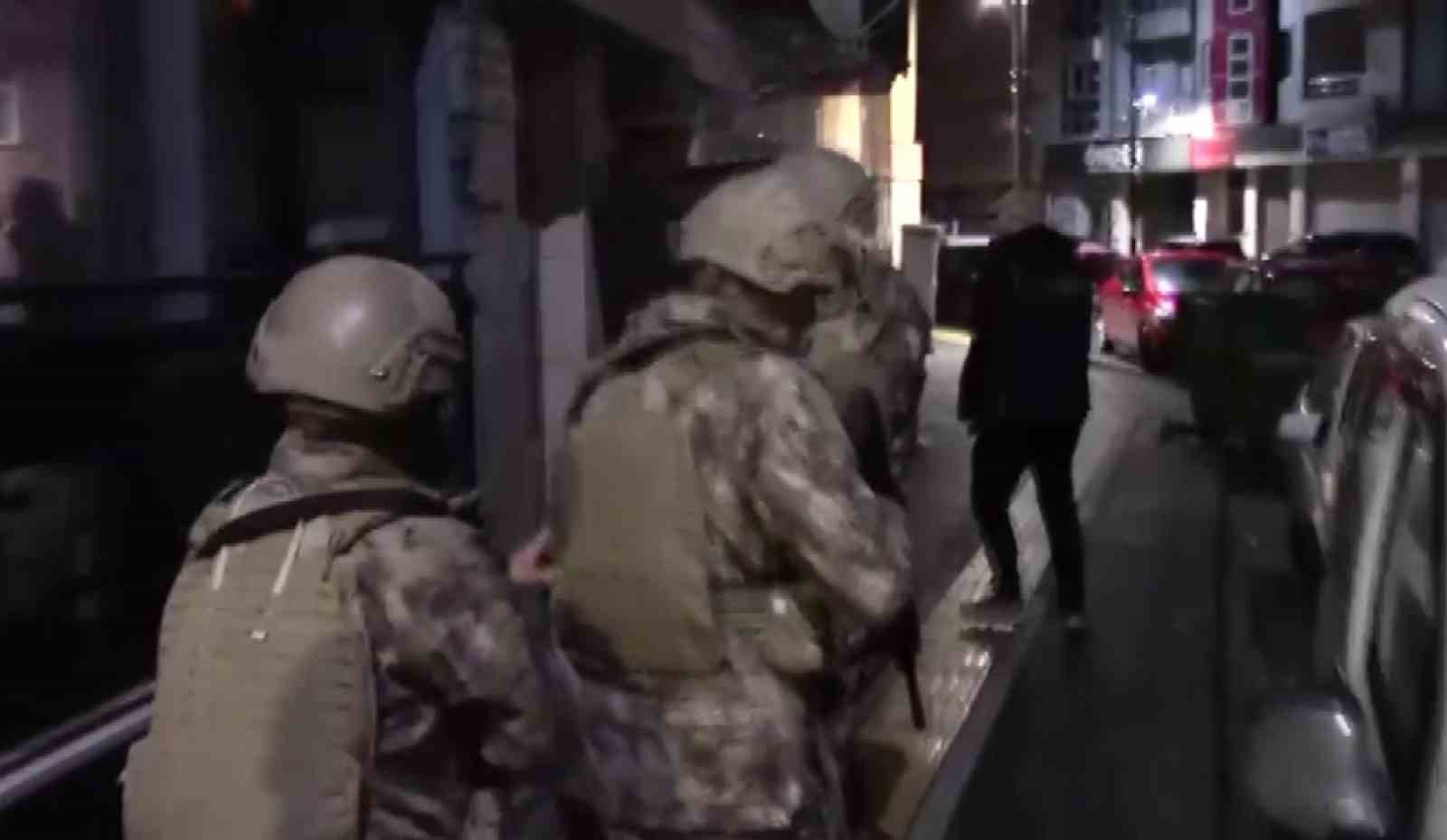 Dini istismar eden terör yapılanmasına eş zamanlı baskın: 4 tutuklama
