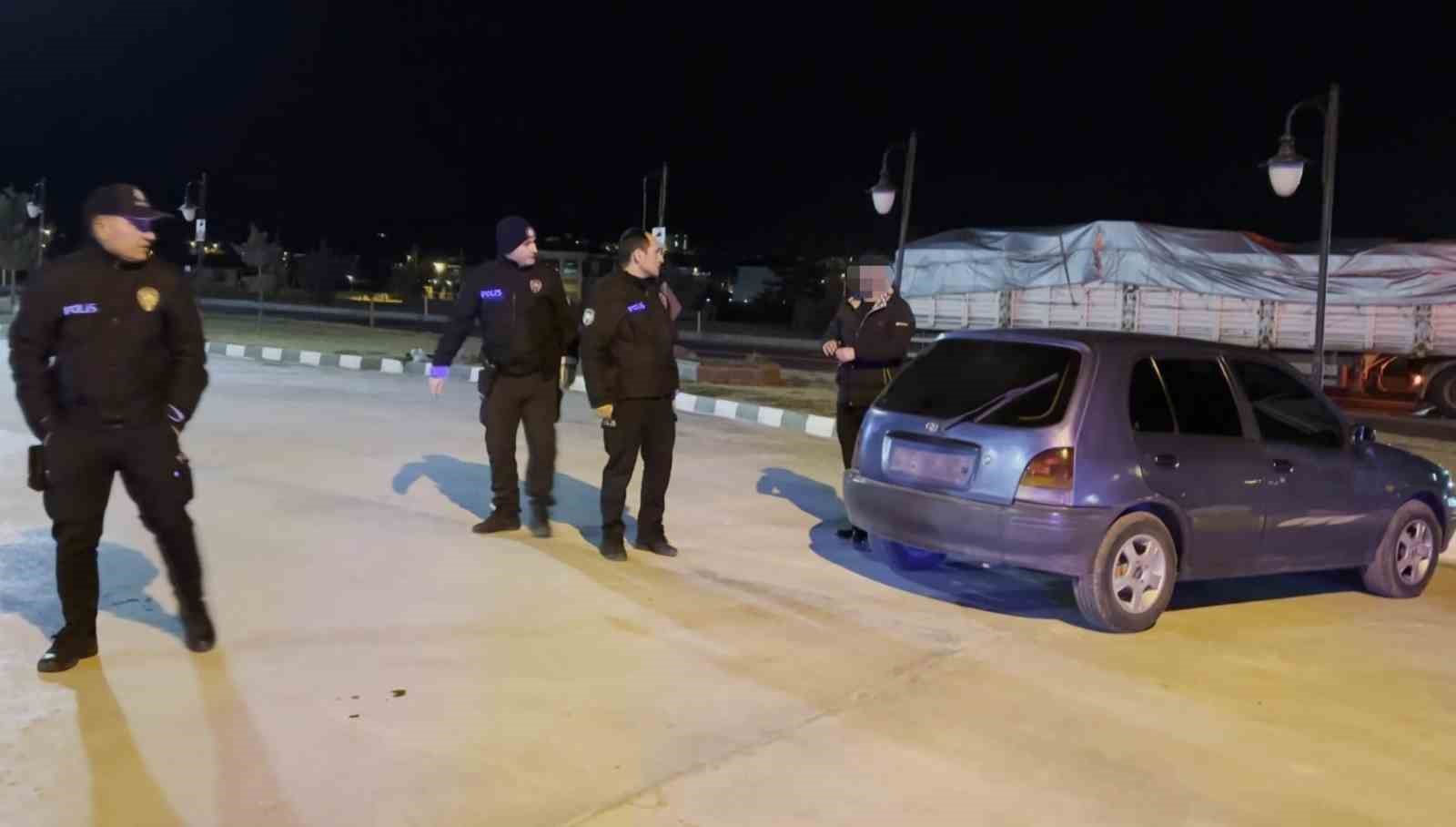 Direksiyon başında alkollü yakalandı, polise "Problemli olan sizsiniz" dedi
