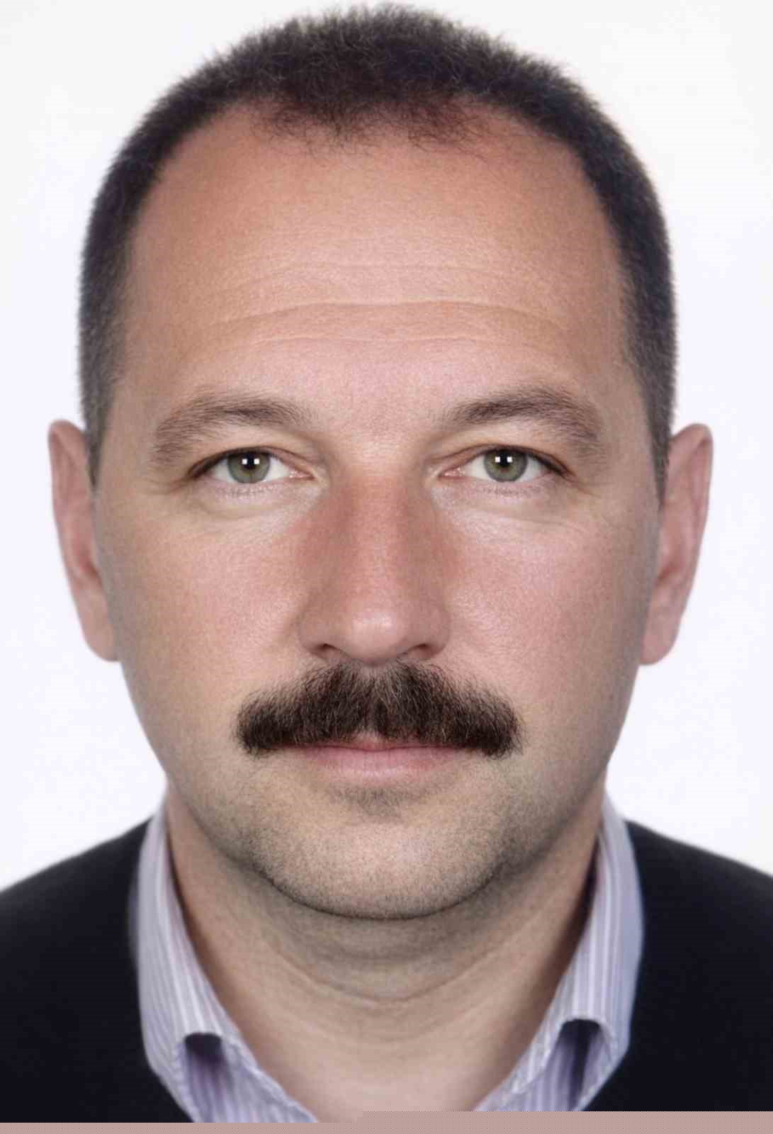 Direksiyon başında kalp krizi geçiren yolcu otobüsü şoförü ölmeden önce yolcuları kurtardı
Direksiyon başında kalp krizi geçiren yolcu otobüsü şoförü ölmeden önce yolcuları kurtardı