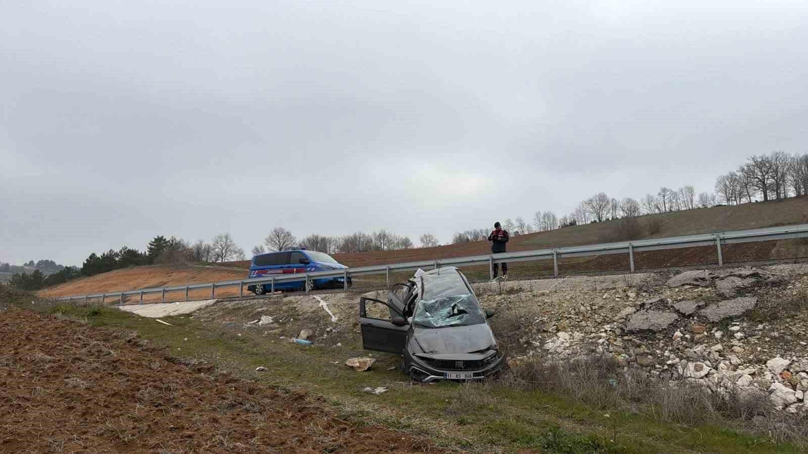 Direksiyon hâkimiyetini kaybeden sürücü tarlaya uçtu: 1 yaralı
