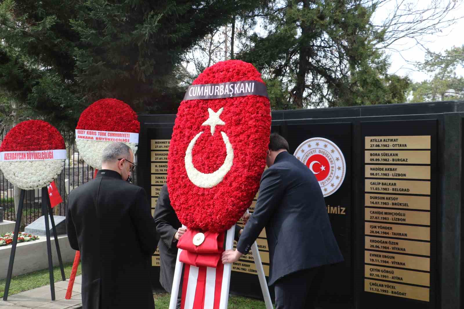 Dışişleri Bakan Yardımcısı Gümrükçü: "Çanakkale Zaferi, bir neslin belki de en parlak temsilcilerini yitirdiğimiz destansı bir mücadele ve direniştir"
