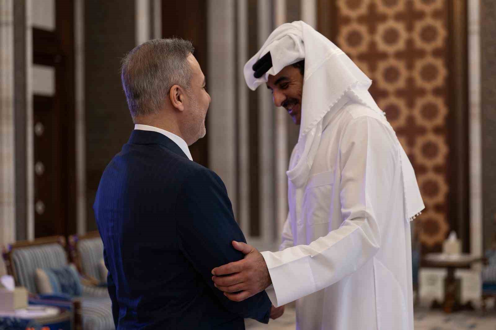 Dışişleri Bakanı Fidan, Katar Emiri Al Thani ile bir araya geldi
