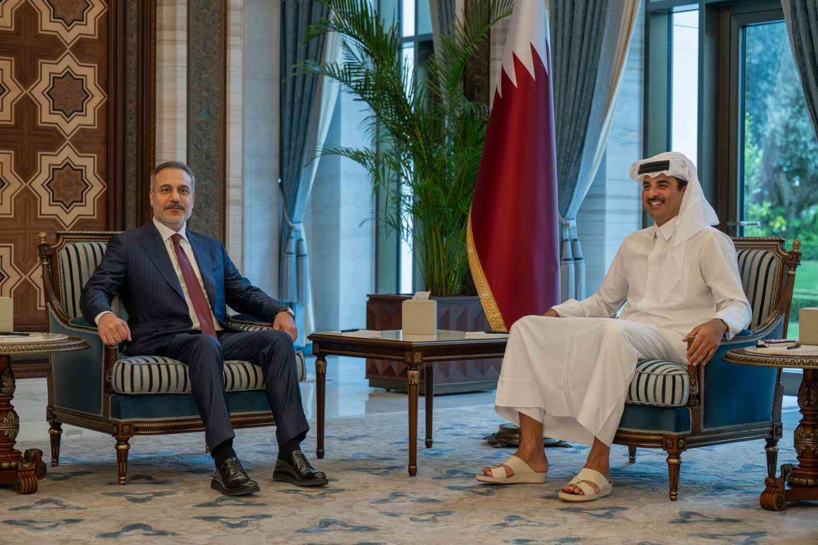 Dışişleri Bakanı Fidan, Katar Emiri Al Thani ile bir araya geldi
