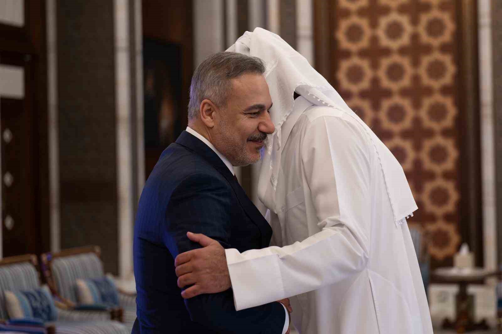 Dışişleri Bakanı Fidan, Katar Emiri Al Thani ile bir araya geldi
